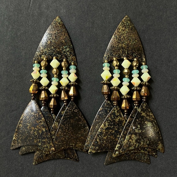 Vintage Uranium Bead Mixed Patina Metal Artisan Fringe Dangle Arrowhead Earrings - Picture 9 of 14